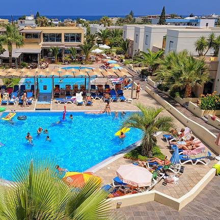 Zwembaden van Meropi Aparthotel in Malia, Kreta