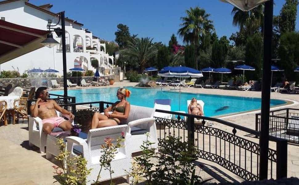 Borrelen bij Hotel Altinkaya in Kyrenia, Cyprus