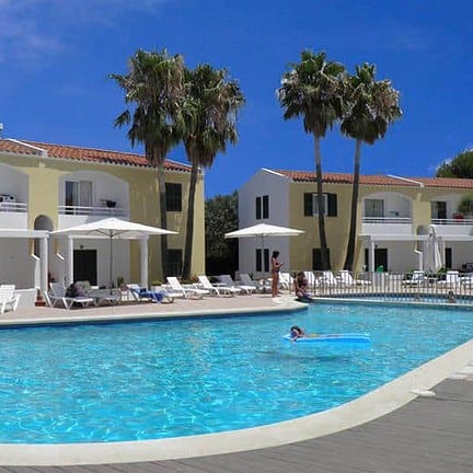 Zwembad van Hotel Cales de Ponent in Cala Blanca, Menorca