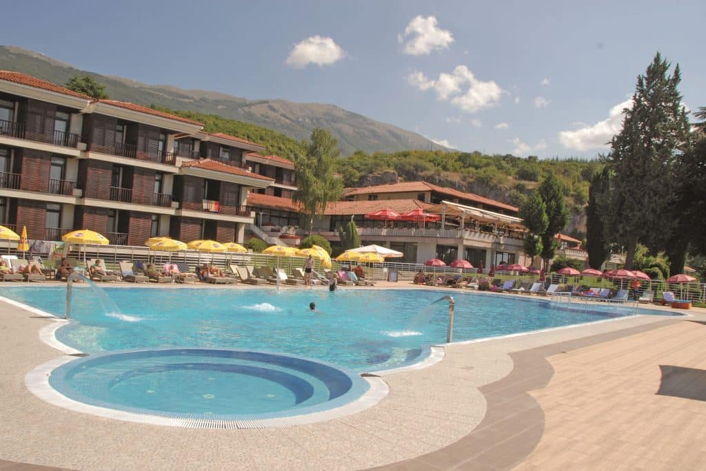 Zwembad van Desaret Hotel in Pestani, Macedonië