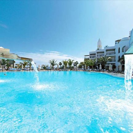 Zwembad van Princesa Yaiza Suite Hotel Resort in Playa Blanca, Lanzarote