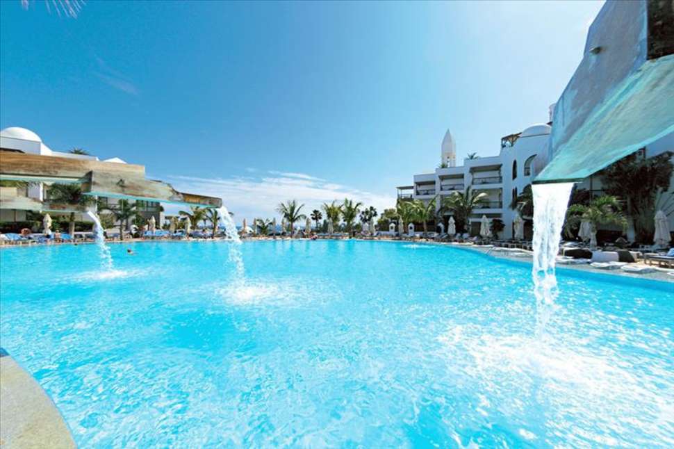 Zwembad van Princesa Yaiza Suite Hotel Resort in Playa Blanca, Lanzarote