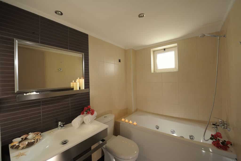 Badkamer in een appartement van Meropi Aparthotel in Malia, Kreta