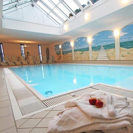 Zwembad van Hotel am Burgholz in Tabarz, Duitsland