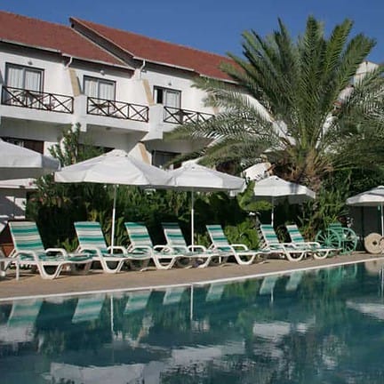 Zwembad van Hotel Top Set in Karavas, Cyprus