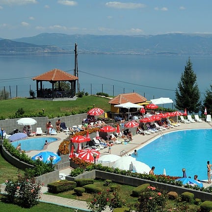 Zwembad van Makpetrol Hotel in Struga, Macedonië