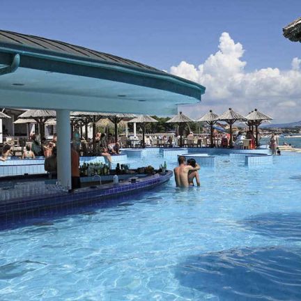 Zwembad van Camping Beach Resort in Šibenik, Kroatië