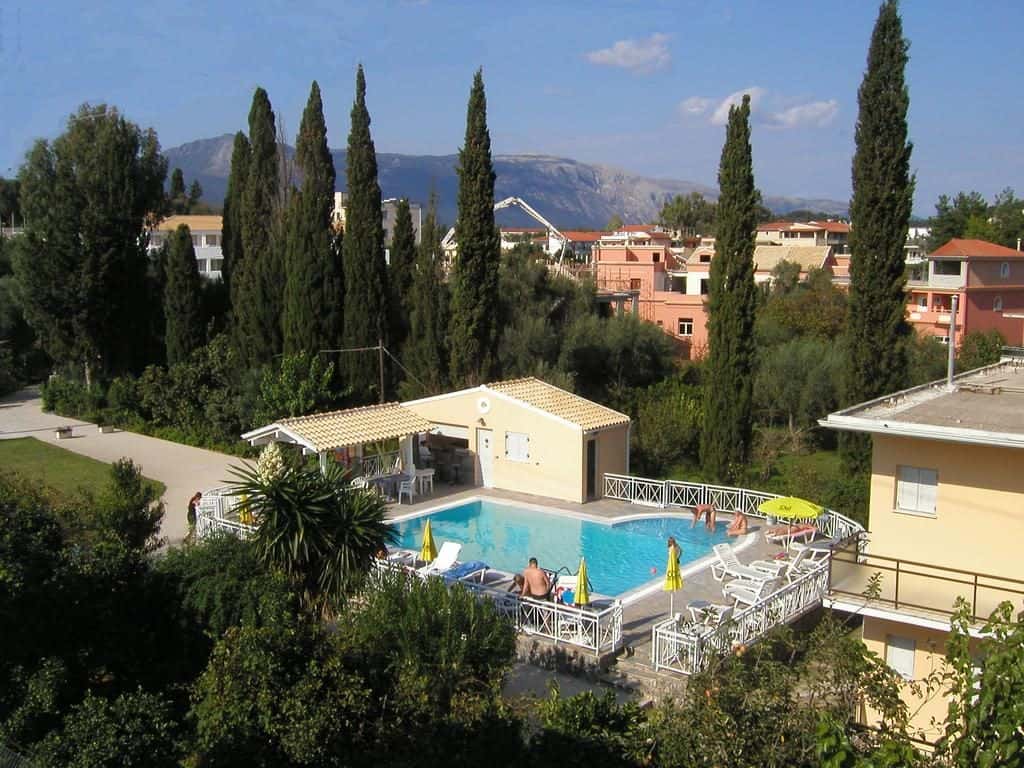 Ligging en Zwembad van Dimitra Apartments in Gouvia, Corfu
