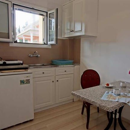 Keuken in een appartement van Dimitra Apartments in Gouvia, Corfu