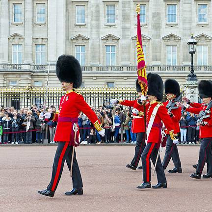 Wisseling van de wacht bij Buckingham Palace in Londen, Verenigd Koninkrijk