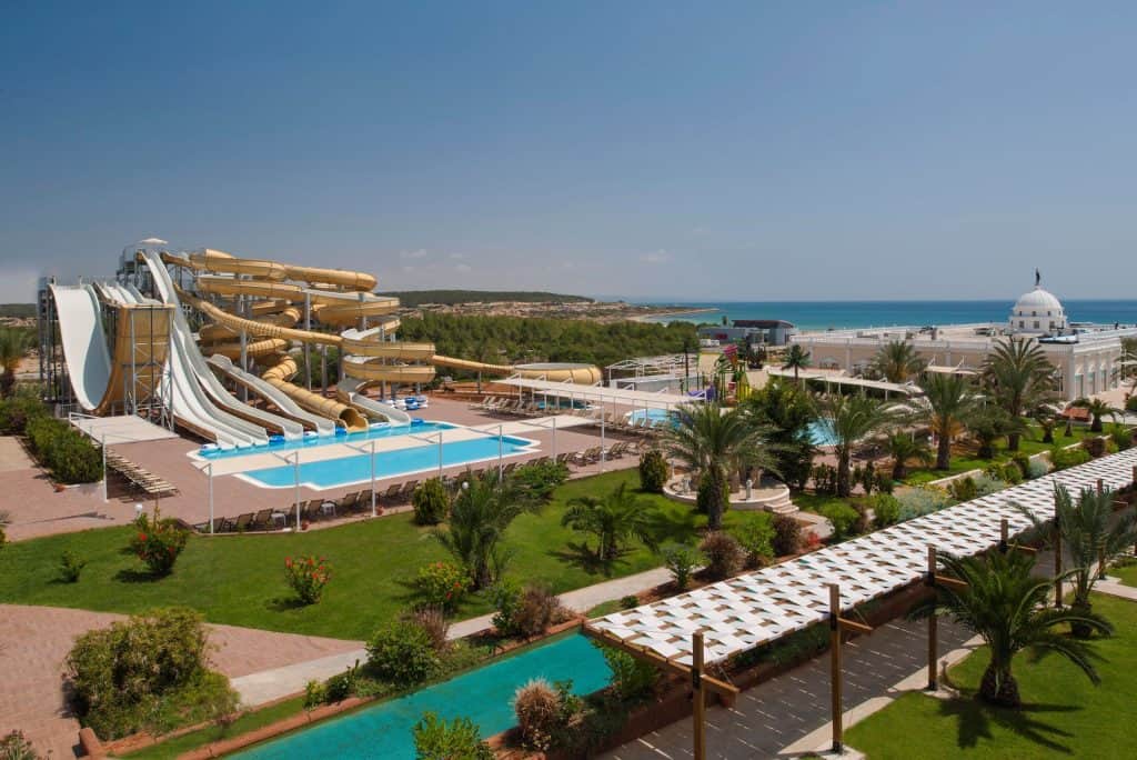Waterpark van Kaya Artemis Resort in Bafra, Noord-Cyprus