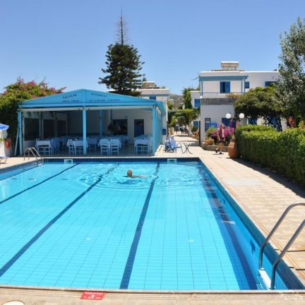 Zwembad van Galeana Beach in Platanes, Kreta