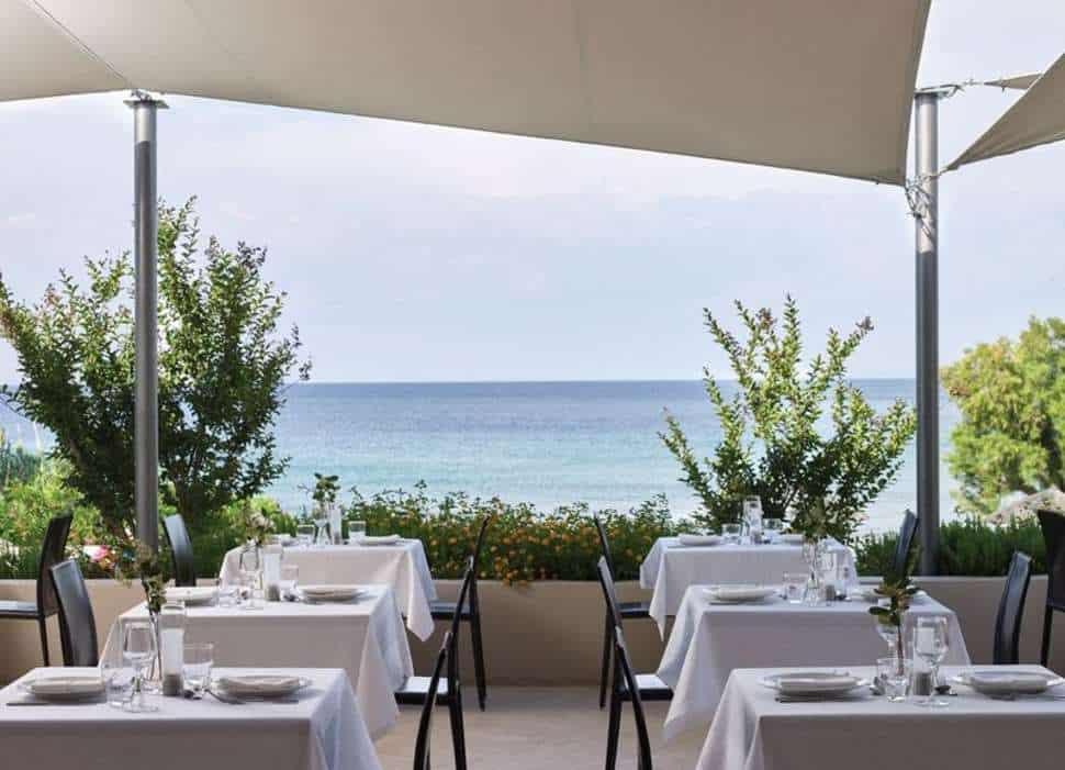 Dineren met uitzicht over zee in  Atlantica Eleon Grand Resort en Spa in Tsilivi, Zakynthos