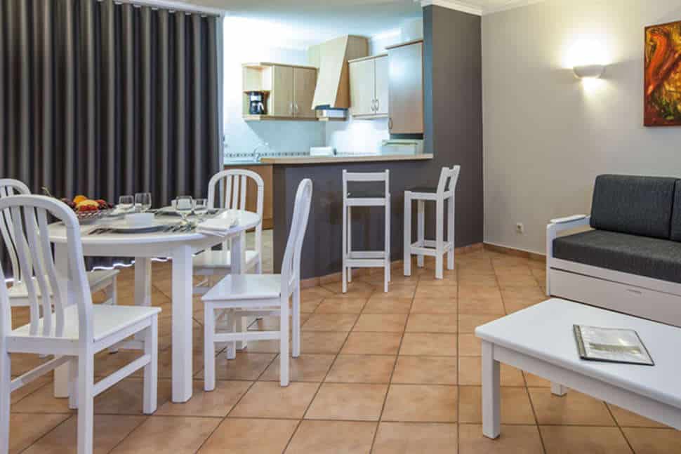 Keuken van een Appartement van hotel Vitor's Plaza in Alvor, Portugal