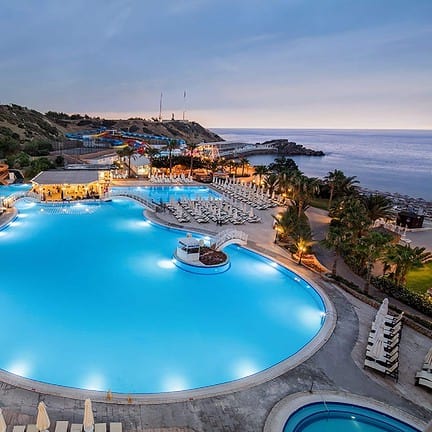 Zwembad van Acapulco Resort in Kyrenia, Cyprus