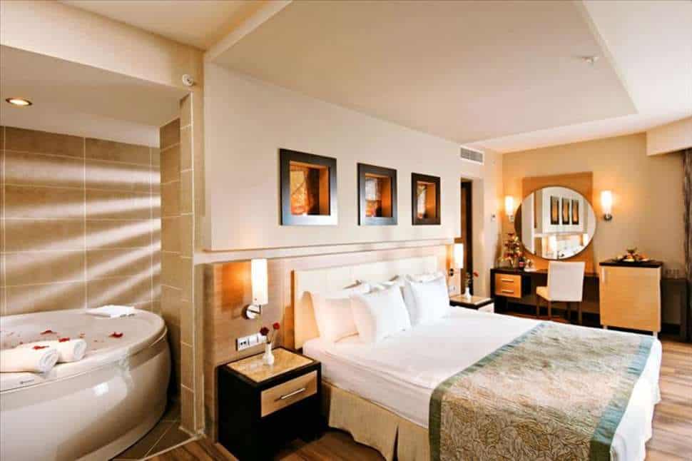 Hotelkamer van Long Beach Resort en Spa Deluxe in Alanya, Turkije
