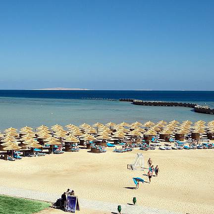 Strand van All Inclusive Titanic Palace en Aquapark in Hurghada, Egypte