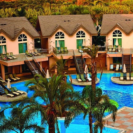 Zwembad van Long Beach Resort en Spa Deluxe in Alanya, Turkije