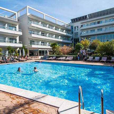 Zwembad van hotel Sun Palace Albir in Spanje