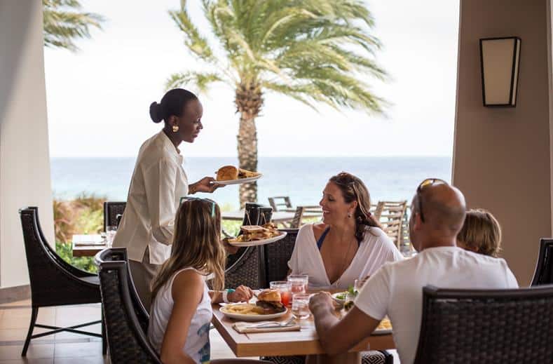 Dineren in het Santa Barbara Beach en golf resort in Nieuwpoort, Curacao