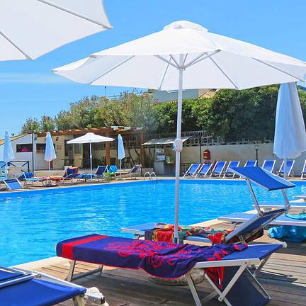 Zwembad van Hotel President Sea Palace in Lido di Noto, Italië