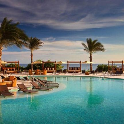 Zwembad van Santa Barbara Beach en golf resort in Nieuwpoort, Curacao