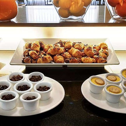 Ontbijtbuffet in Hotel Medium Valencia in Spanje