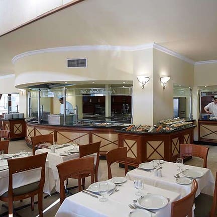 Restaurant van Mitsis Petit Palais in Rhodos-Stad, Griekenland