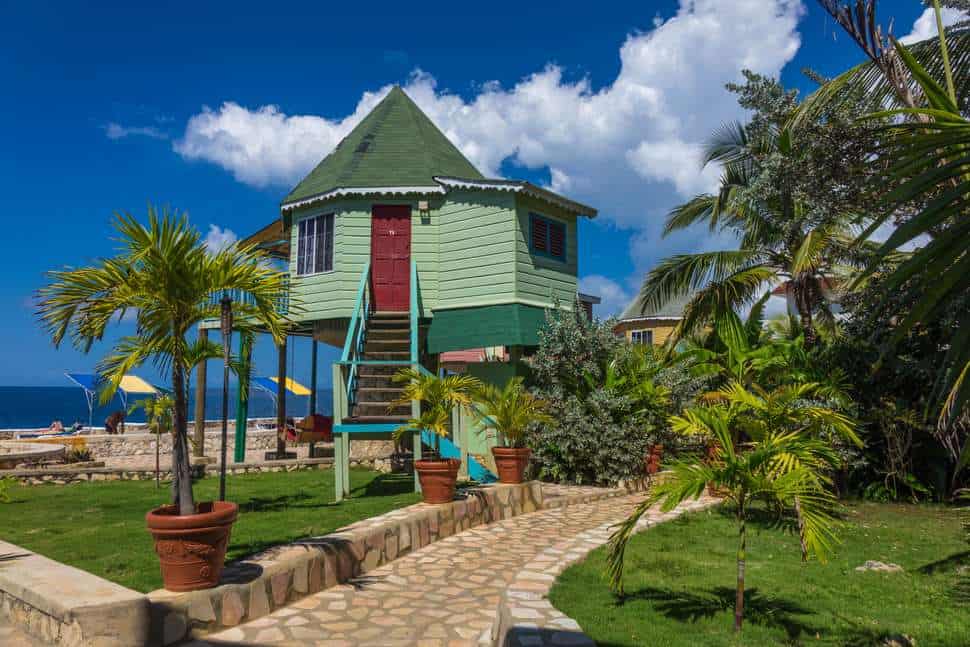 Sea side cottage van Samsara Cliffs hotel in Negril, Jamaica