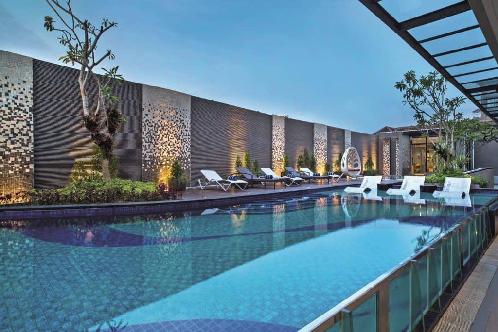 Zwembad van hotel Ibis Style Bali Petitenget in Seminyak op Bali