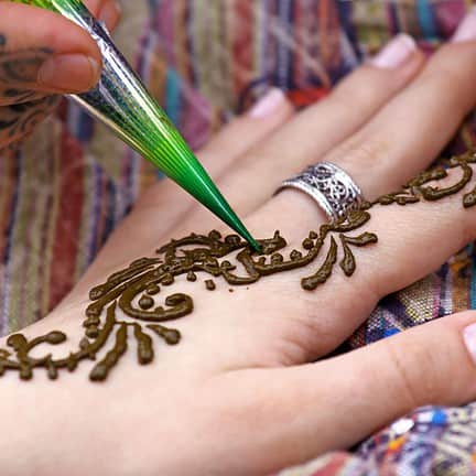Henna laten zetten in Marrakech, Marokko