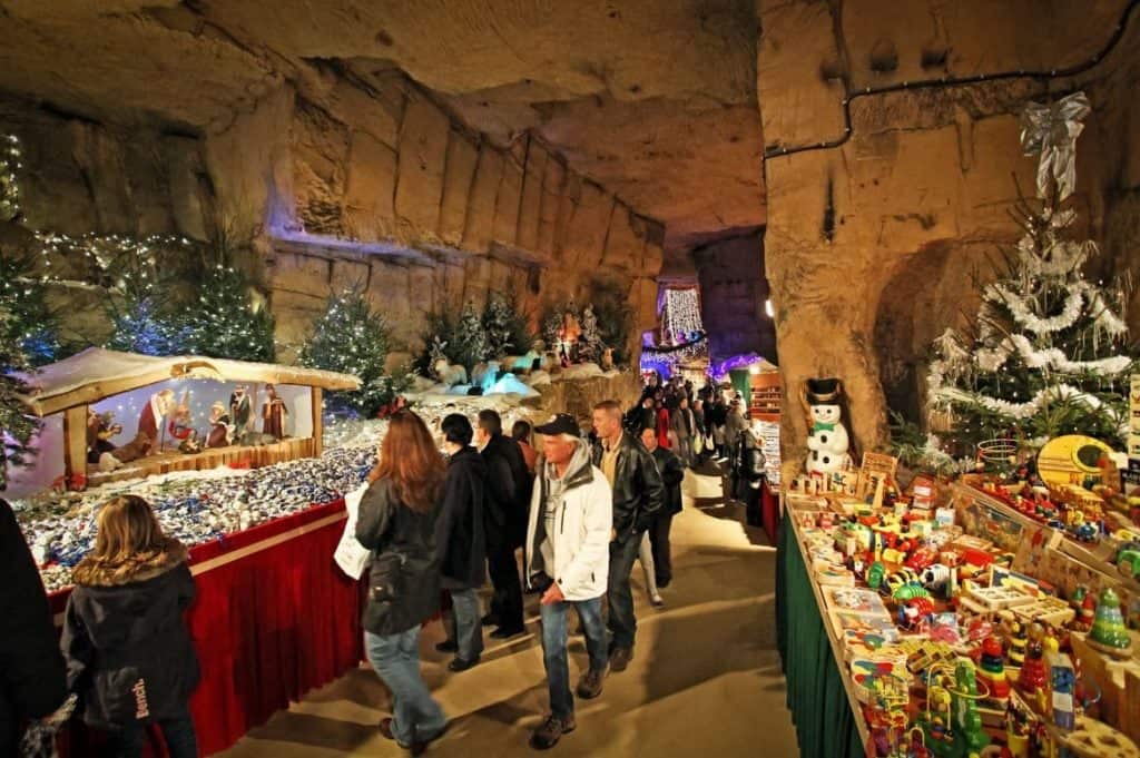 Kerstmarkt in grot in Valkenburg, Limburg