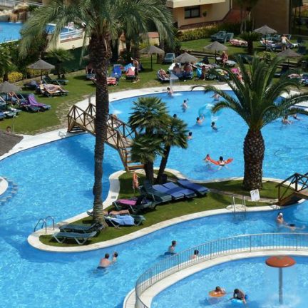 Zwembaden van Hotel Evenia Olympic Park in Lloret de Mar, Spanje