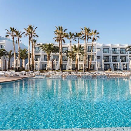 Zwembad van Grand Palladium White Island in Playa d'en Bossa, Ibiza
