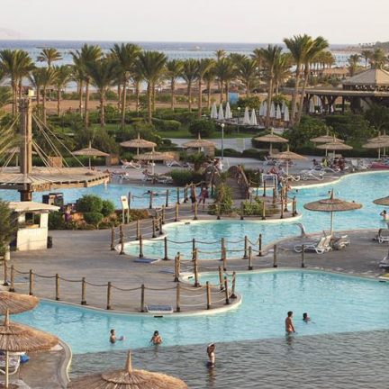 Zwembad van SPLASHWORLD Coral Sea Waterworld in Sharm el Sheikh, Egypte