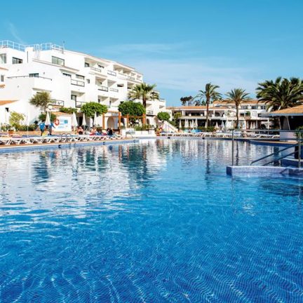 Zwembad van Club Bahamas in Playa d'en Bossa, Ibiza