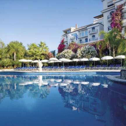 Zwembad van Hotel S'Alphio Garden in Giardini-Naxos, Sicilië