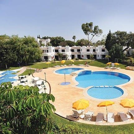 Zwembad van Club Albufeira in Algarve, Portugal
