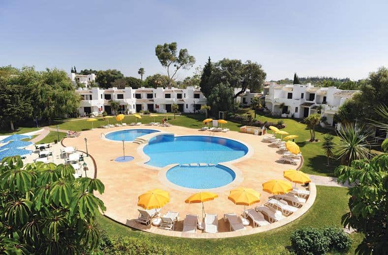 Zwembad van Club Albufeira in Algarve, Portugal