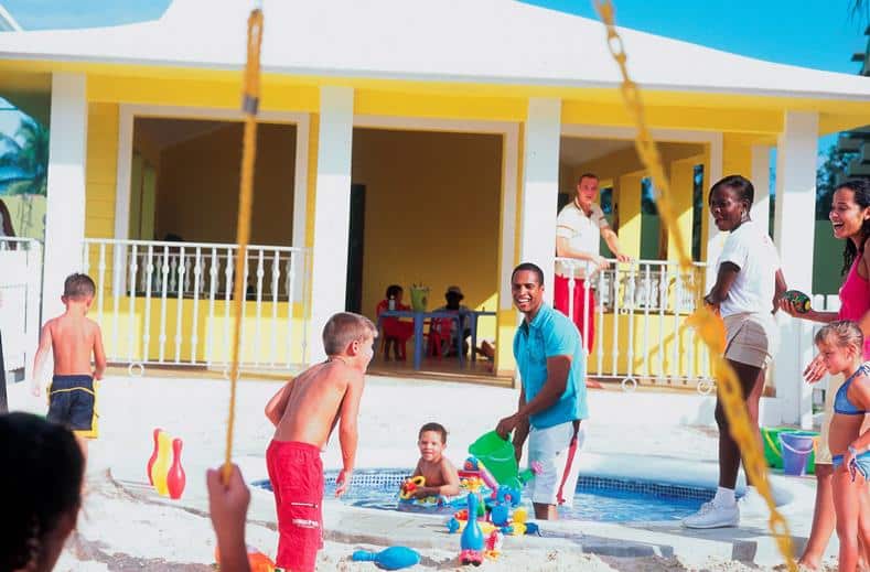 Kinderen van Clubhotel Riu Ocho Rios in Ocho Rios, Jamaica