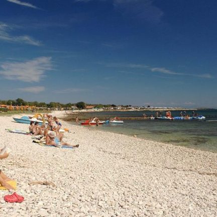 Strand van Camping Kazela in Medulin, Kroatië