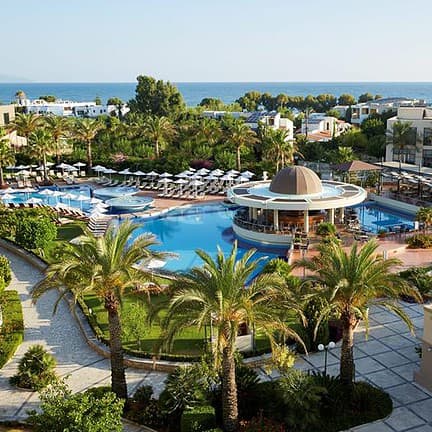 Zwembaden van Minoa Palace Resort en Spa in Platanias, Kreta