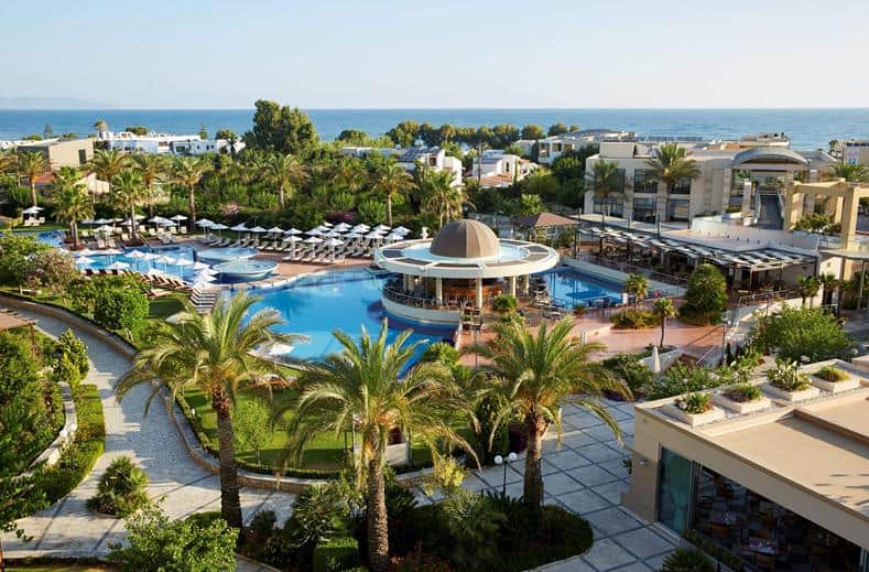 Zwembaden van Minoa Palace Resort en Spa in Platanias, Kreta