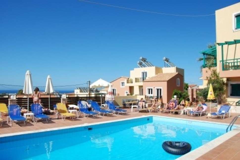 Zwembad van Appartementen Golden Valentin in Chersonissos, Kreta