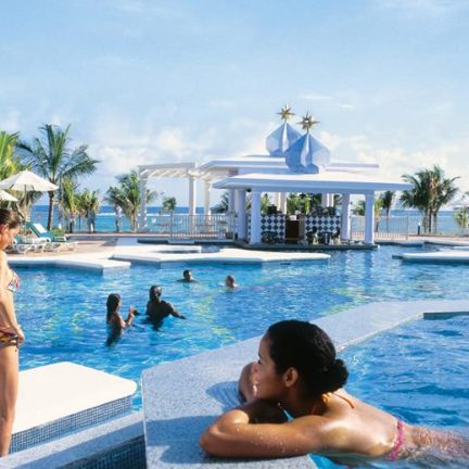 Zwembad van Clubhotel Riu Ocho Rios in Ocho Rios, Jamaica
