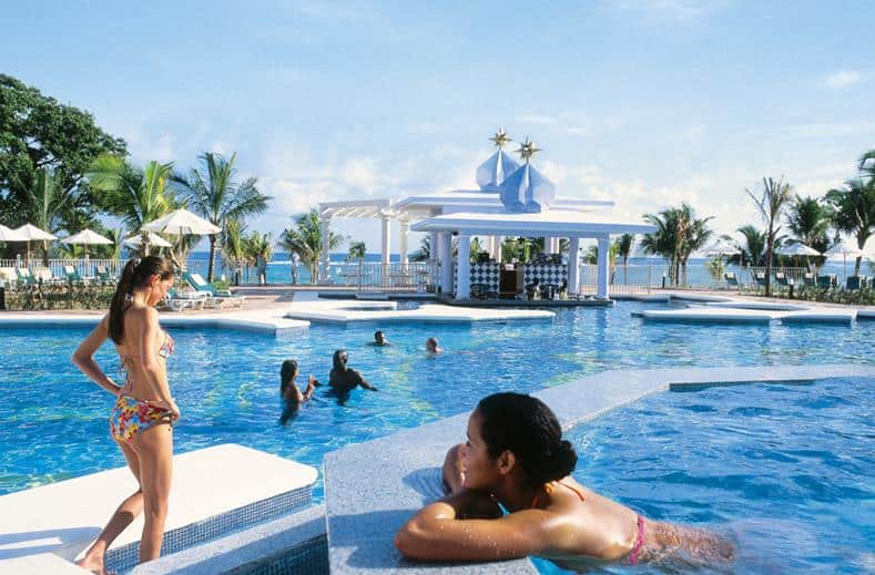 Zwembad van Clubhotel Riu Ocho Rios in Ocho Rios, Jamaica