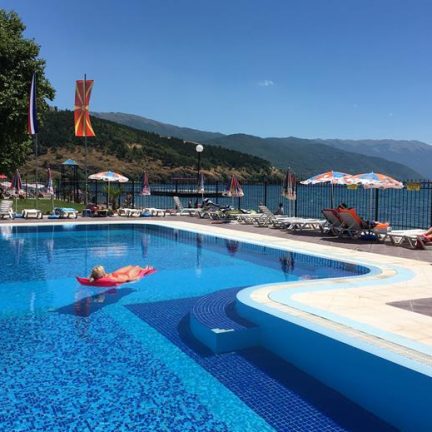 Zwembad van Hotel Mizo in Ohrid, Macedonië