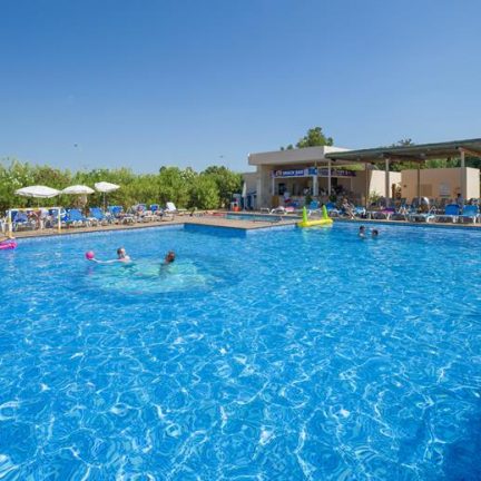 Zwembad van Invisa Hotel Es Pla in San Antonio, Ibiza