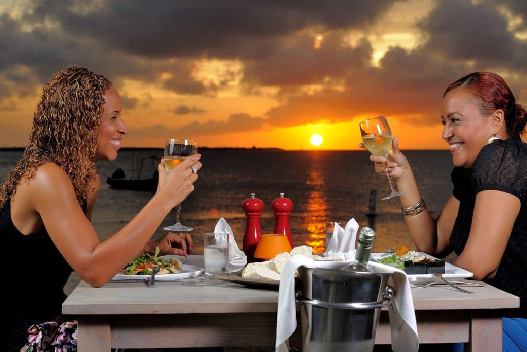 Diner in de beachbar van Eden Beach Resort in Kralendijk, Bonaire