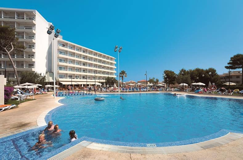 Zwembad van Hotel Suneoclub Haiti in Ca'n Picafort, Mallorca